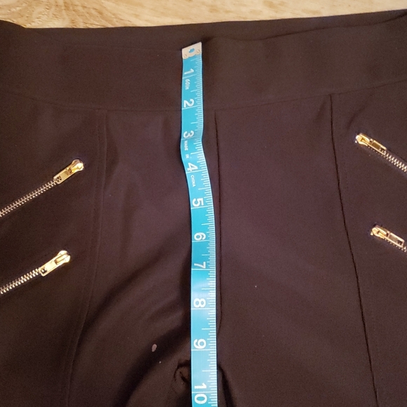 🦄Black leggings with golden zipper accent - Picture 3 of 3